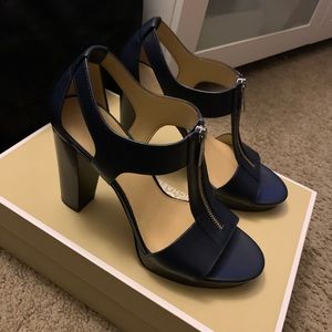 Michael Kors size 9 Navy